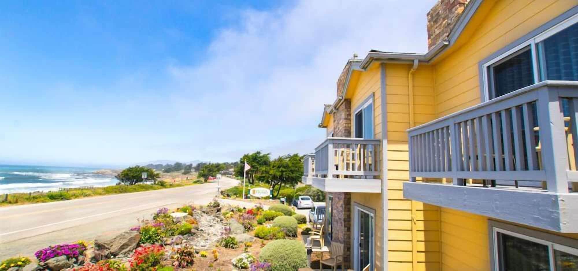 Pelican Inn & Suites Cambria Exterior photo